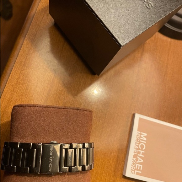 NWT Michael Kors Skylar Pave watch - Picture 3 of 4